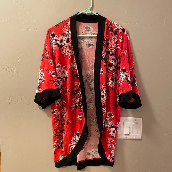 Kimono for the Holidays - Picture 1 of 5